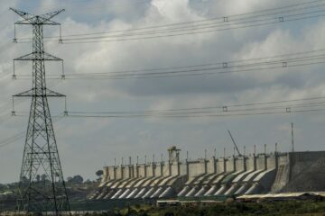 Conta de energia no Brasil supera 77 países e reforma poderia baratear em até 32%