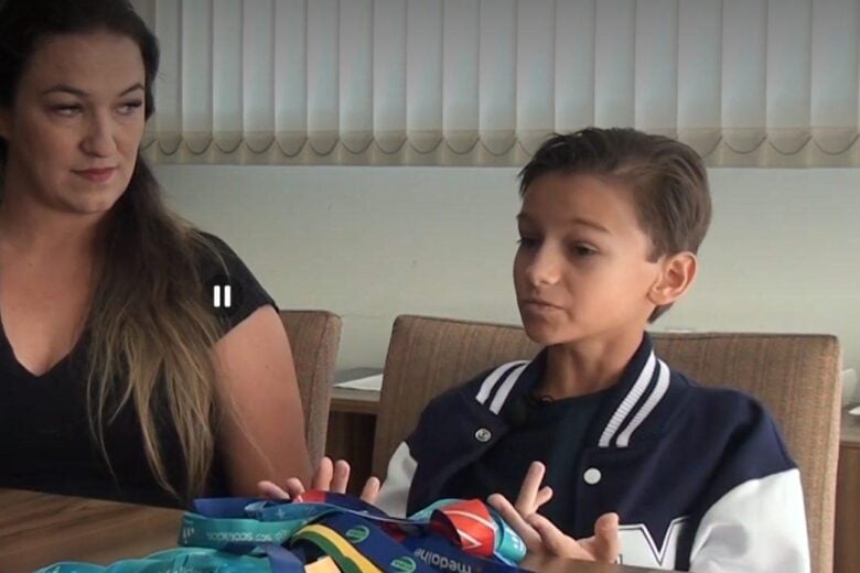 Aos 11 anos, pequeno gênio brasileiro com QI 146 fala seis idiomas e conquista medalha em olimpíada internacional