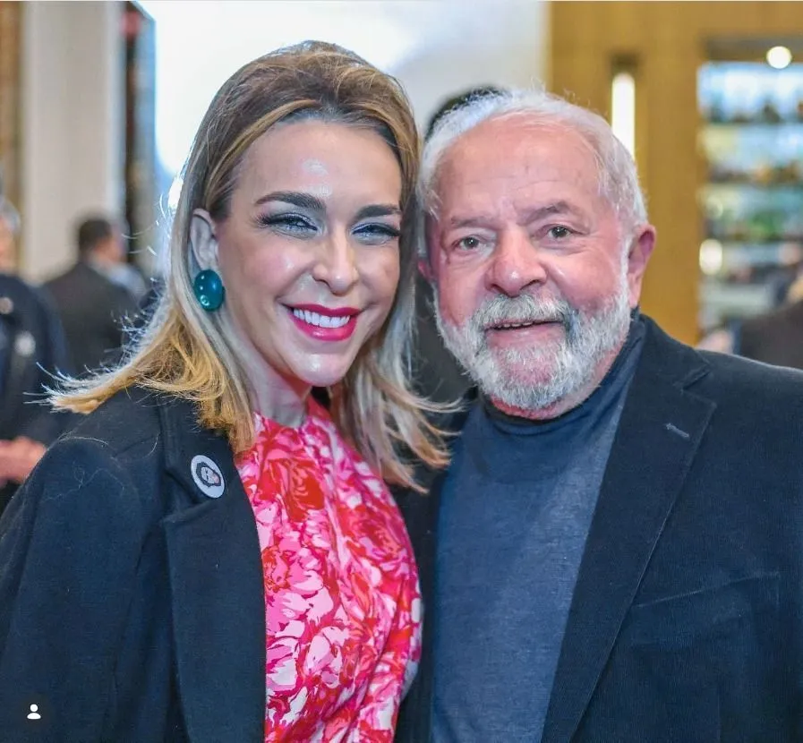Sabatina na Globo: Lula disse que nunca esteve ao lado da lobista Roberta Luchsinger, mas ela postou fotos com presidente