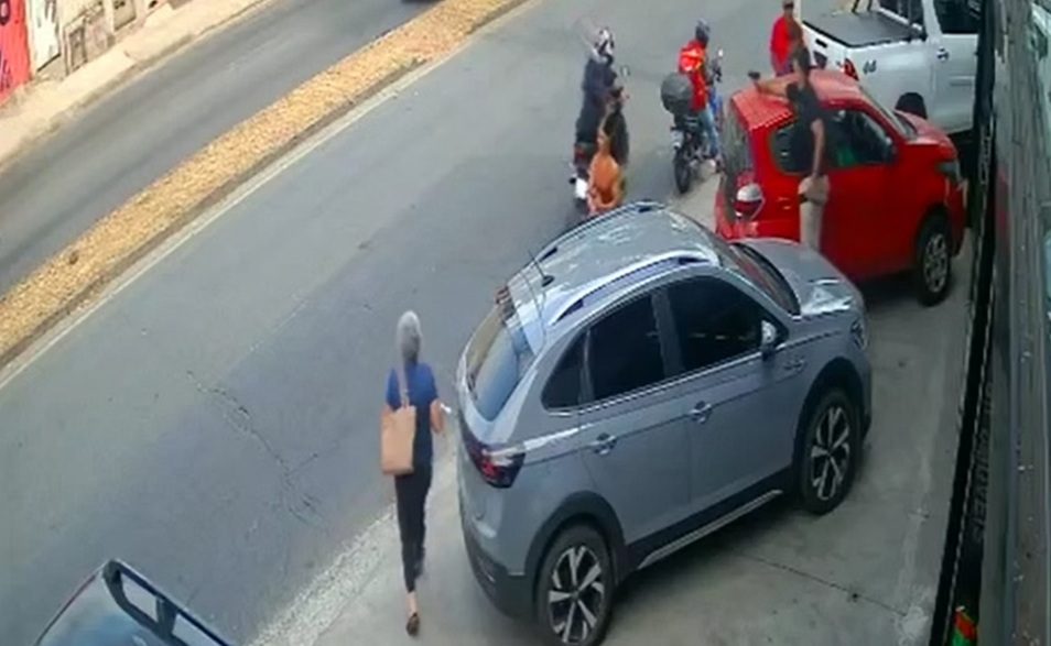 Policial de folga reage a assalto e atira em dois suspeitos no Barreiro, em Belo Horizonte