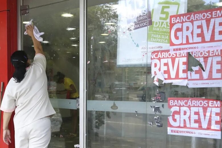 Bancários fazem paralisação nacional de 24 horas nesta quinta-feira; entenda