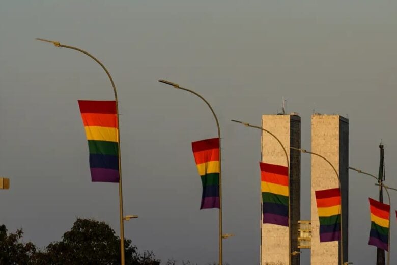 Candidaturas LGBT+ têm recorde em 2026 e se espalham por mais partidos