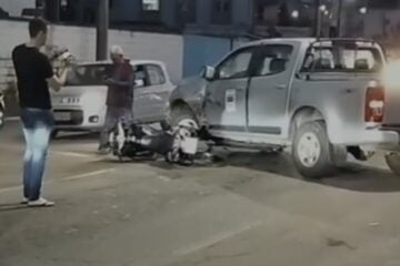 Caminhonete do DAE e motocicleta se envolvem em colisão no bairro Loanda, em João Monlevade