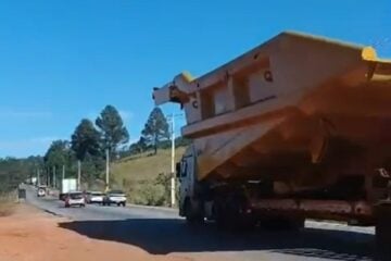 Transporte de báscula de grande porte provoca lentidão na MG-129 e estradas no entorno de Itabira