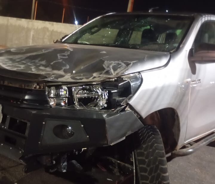 Hilux destrói parklets de dois estabelecimentos comerciais na avenida Rio Doce, em Itabira