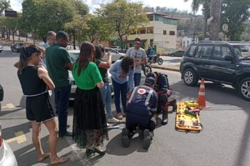 Idosa de 76 anos fica ferida após acidente na avenida Duque de Caxias, em Itabira