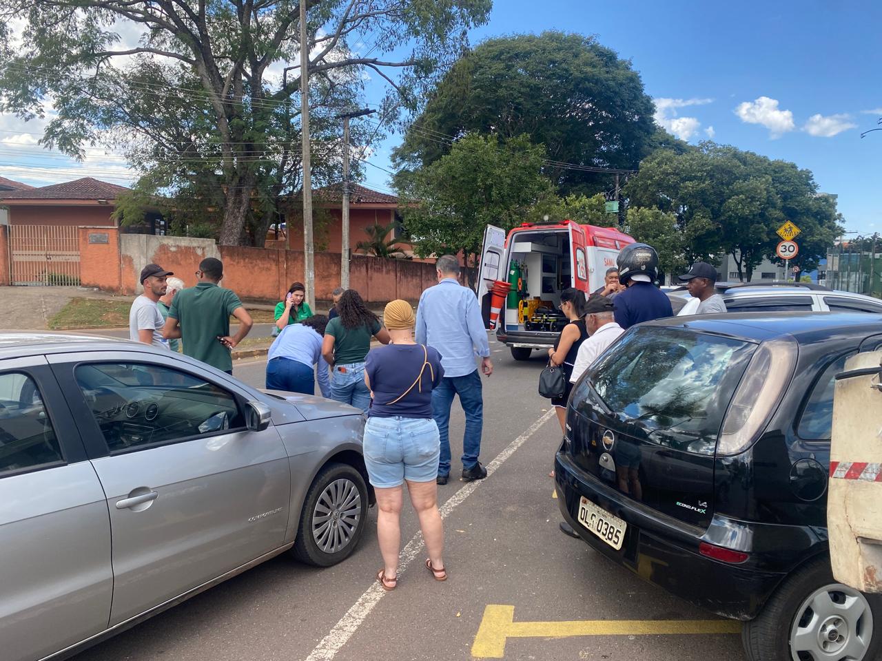Idosa de 76 anos fica ferida após acidente na avenida Duque de Caxias, em Itabira