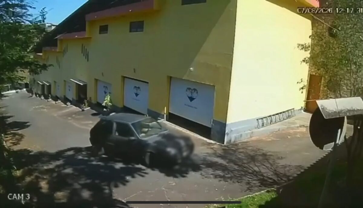 Casal deixa motel sem pagar conta de R$ 142 em Itabira; mulher fugiu pulando muro
