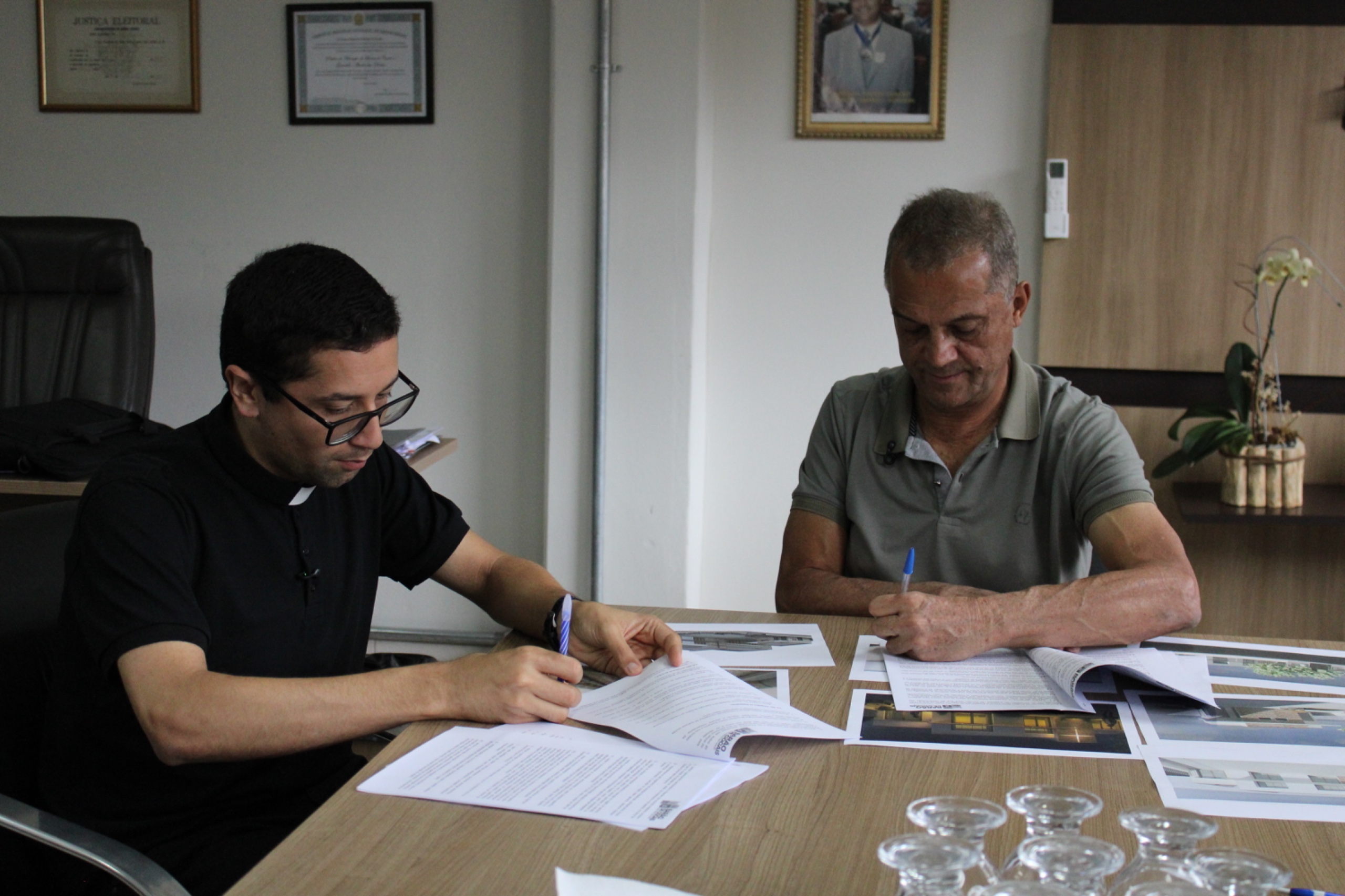 Pelo acordo, a prefeitura ficará encarregada do custeio, enquanto a organização da sociedade civil conduzirá os trabalhos. O projeto arquitetônico, elaborado pela Lusa Engenharia, prevê uma reestruturação ampla do imóvel, incluindo intervenções nas áreas internas, estruturas físicas e sanitárias.