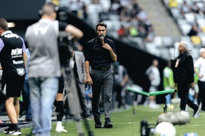 Pechas e memes não podem diminuir o trabalho de Eduardo Domínguez à frente do Atlético