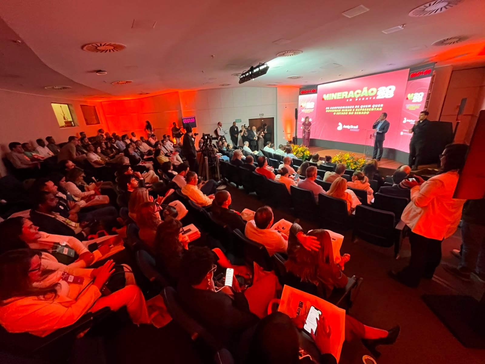 AMIG Brasil reúne pré-candidatos ao Governo de Minas e ao Senado para debate sobre mineração