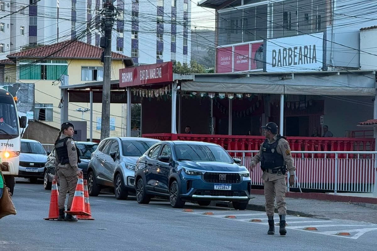 Motociclista fica ferido após colisão com carro no bairro Esplanada da Estação, em Itabira