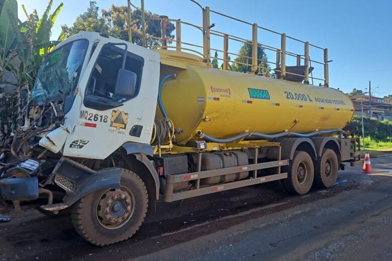 Motorista morre após caminhão bater na traseira de outro na MG-129, em Catas Altas