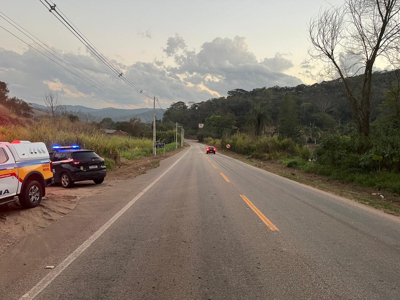 Motorista é preso por embriaguez após manobra causar colisão com moto da Polícia Militar em Itabira