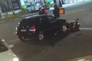 Palio e motocicleta colidem no bairro Água Fresca, em Itabira