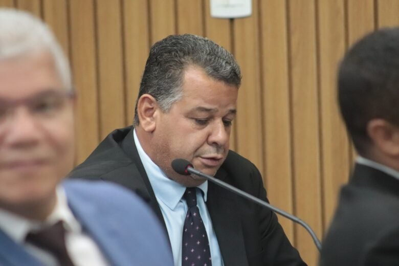 Câmara de Itabira aprova projeto para inserir mulheres vítimas de violência no mercado de trabalho; vereador se abstém 