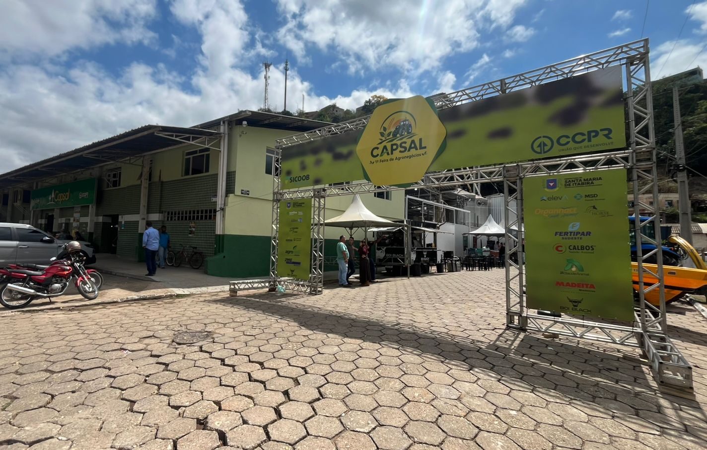 1ª Feira de Agronegócios da CAPSAL reúne produtores e empresas em Santa Maria de Itabira