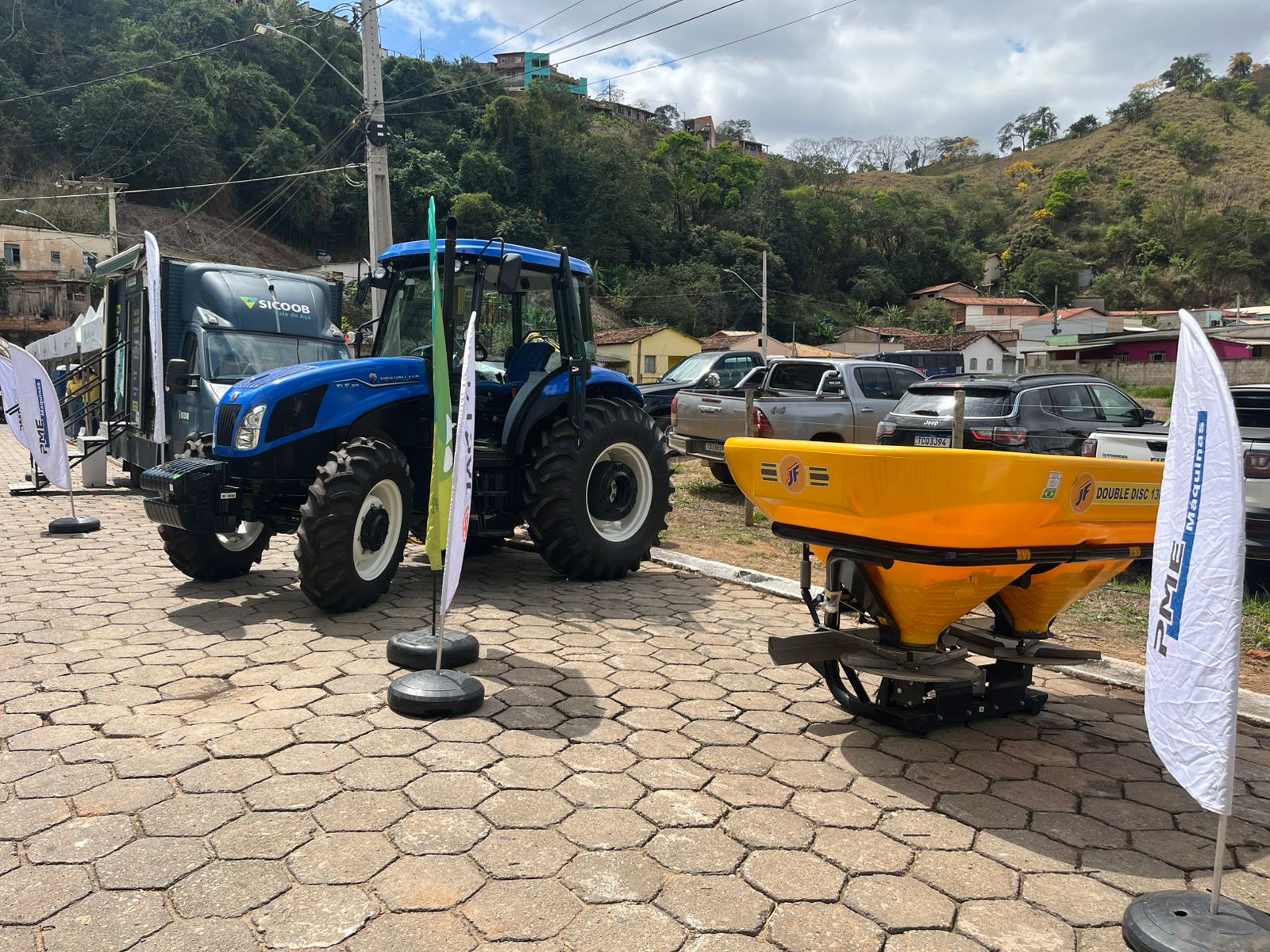1ª Feira de Agronegócios da CAPSAL reúne produtores e empresas em Santa Maria de Itabira