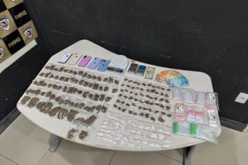 Trio é preso com mais de 170 porções de maconha e cocaína em Itabira 