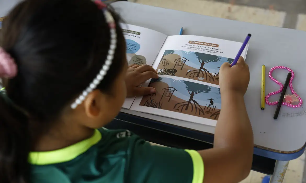 Itabira avança na criação de programa para alfabetização na idade certa