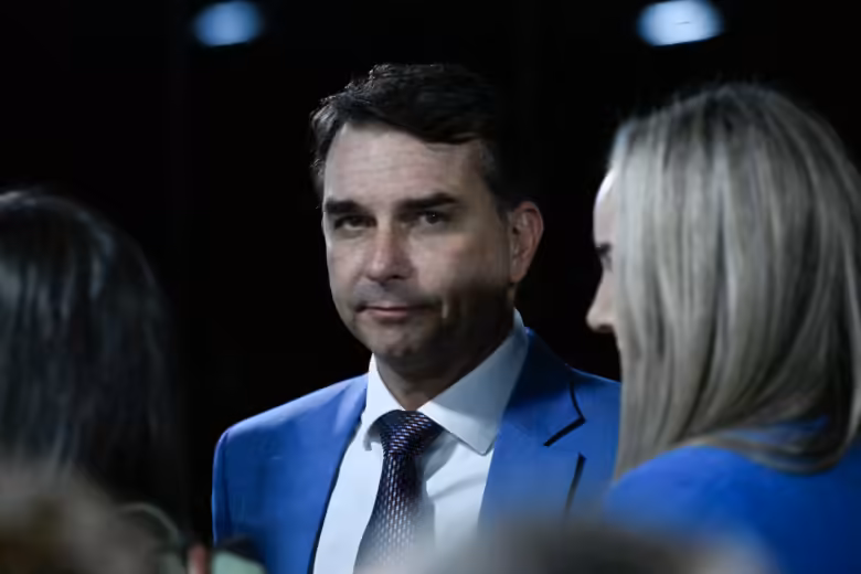 Flávio Bolsonaro aparece filiado ao Missão e pode ser impedido de registrar candidatura