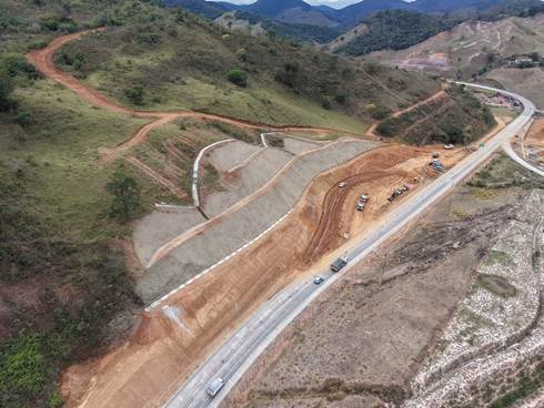 Nova 381 recupera 13 taludes em trecho da BR-381, em Antônio Dias