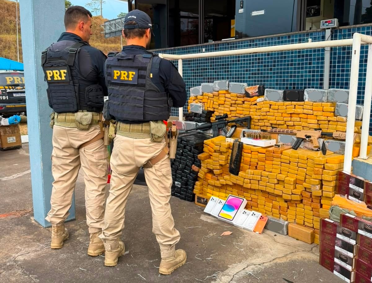PRF apreende mais de meia tonelada de drogas, fuzil e motos adulteradas na BR-381