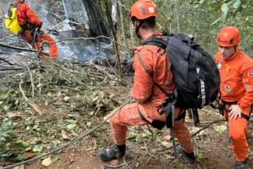 Quatro pessoas morrem em queda de helicóptero no Rio de Janeiro