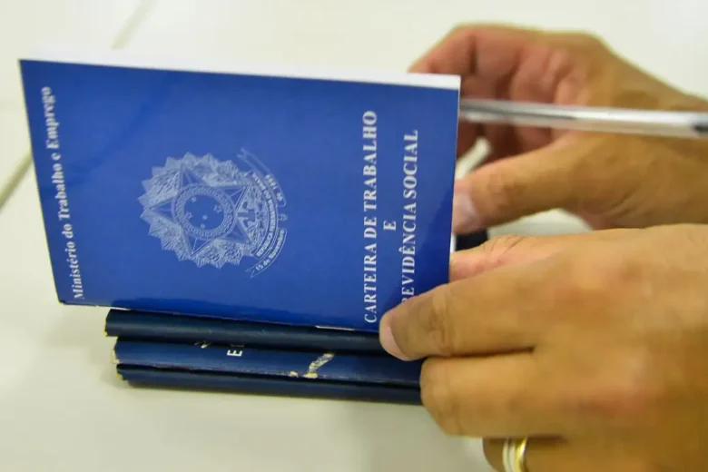 Justiça manda Casas Bahia reverter demissões e veta novos cortes