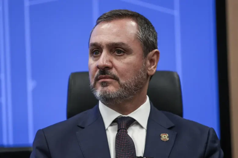 André Mendonça determina afastamento do diretor-geral da Polícia Federal Andrei Rodrigues