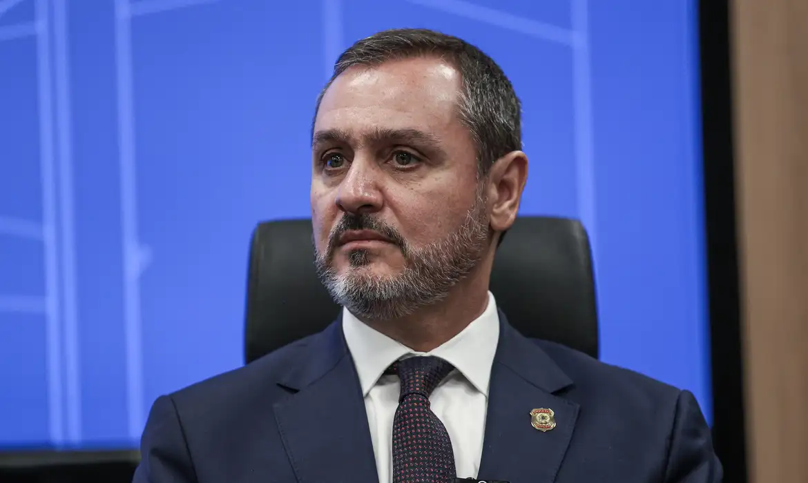 André Mendonça determina afastamento do diretor-geral da Polícia Federal Andrei Rodrigues