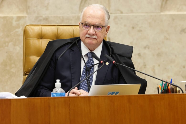 Ex-ministros do STF pedem a Fachin sessão pública para investigar acusações envolvendo a Corte
