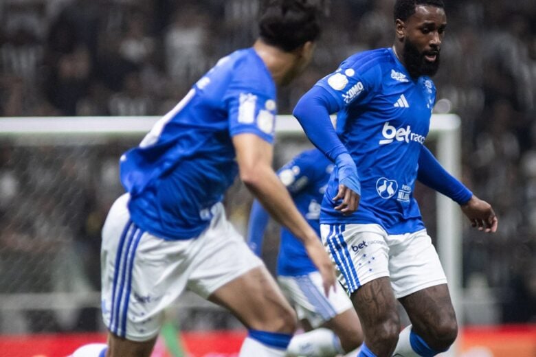 Cruzeiro busca reação no Brasileirão em duelo com o Vitória no estádio do Barradão, em Salvador