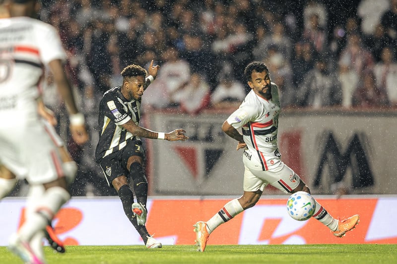 Atlético perde para o São Paulo e vê invencibilidade de 14 jogos chegar ao fim