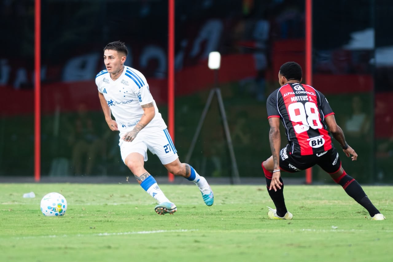 Cruzeiro reage no segundo tempo, vira sobre o Vitória e vence por 3 a 1 em Salvador