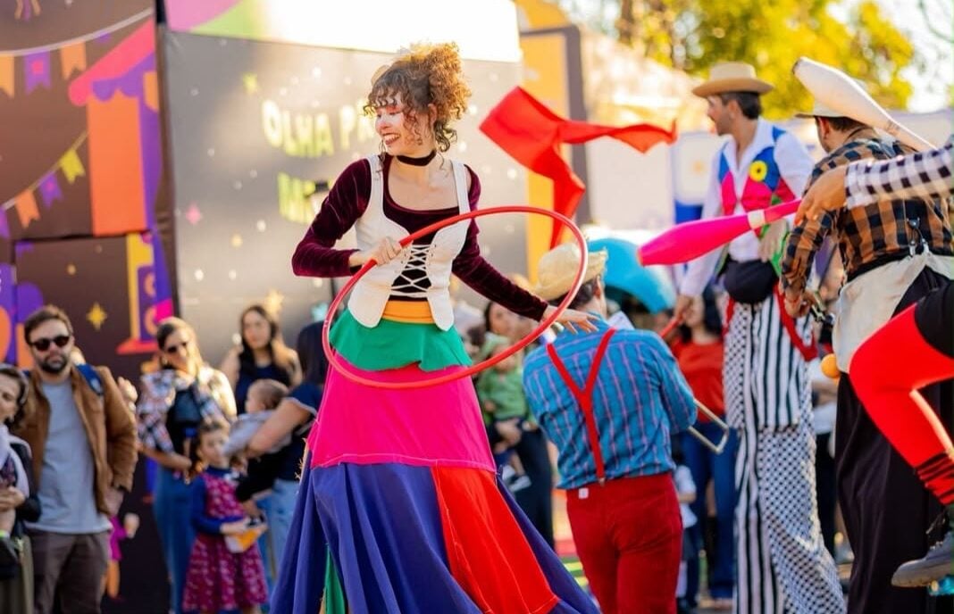 Mostra de teatro de rua de Itabira abre inscrições para oficinas gratuitas de artes cênicas; saiba mais