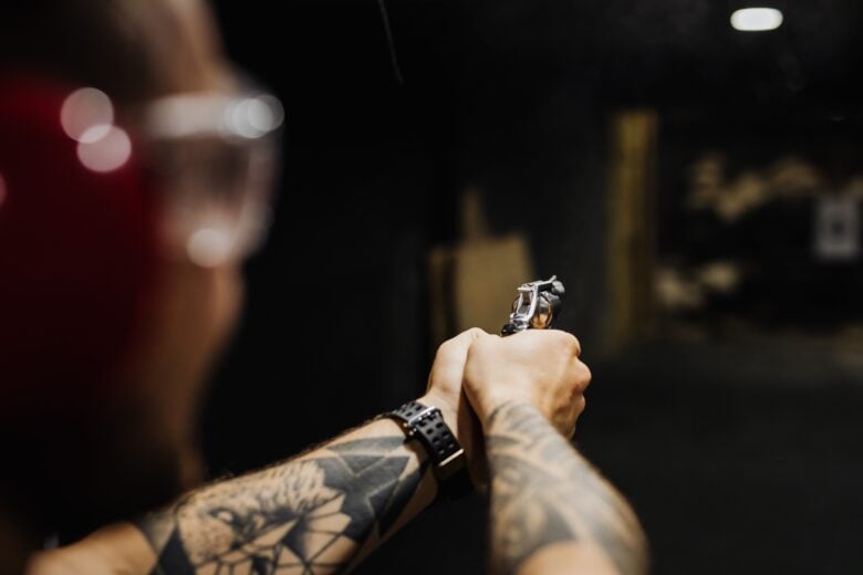 Comissão da Câmara aprova projeto que libera porte de arma para algumas categorias de  servidores públicos
