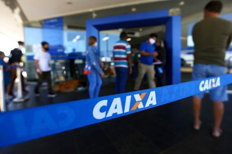 Bancários de bancos privados e Banco do Brasil aprovam propostas da Febraban ; a Caixa entrará em greve a partir do dia 10