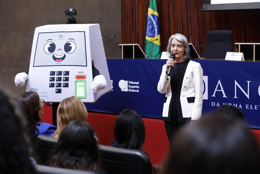 Cármen Lúcia vira voto decisivo em disputa sobre Moraes no caso Master
