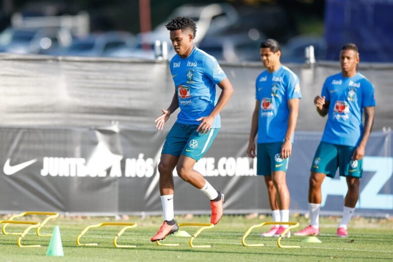 Com duas estreias e Estêvão titular, Brasil enfrenta a Austrália nesta sexta