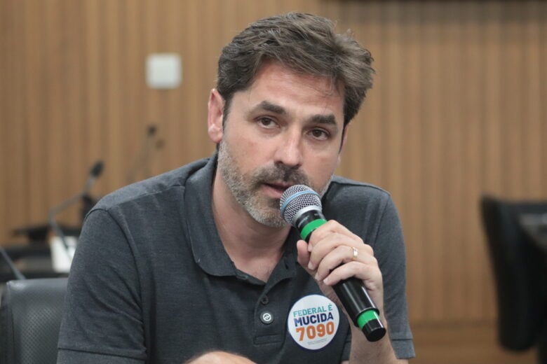 Bernardo Mucida lidera pesquisa para deputado federal em Itabira, com 34,1%; Nikolas Ferreira tem 24,3%