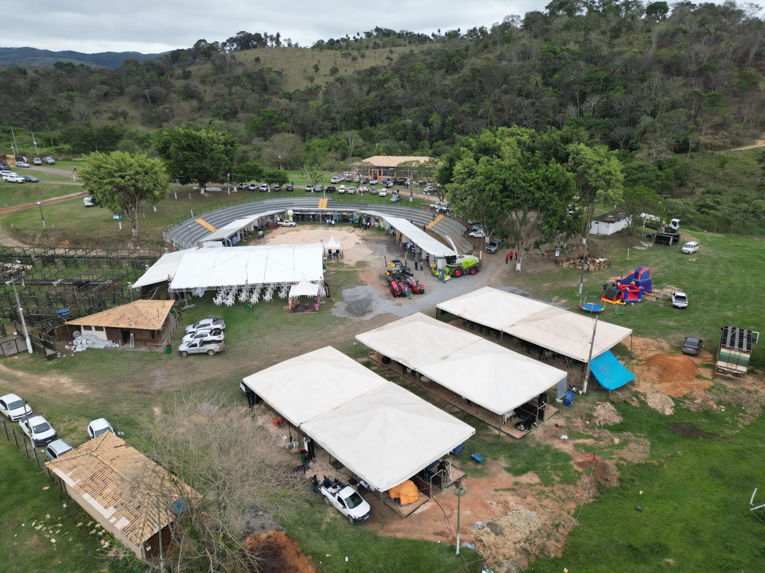 Abertura oficial da Expo GBH reúne produtores, autoridades e lideranças do agro em Bom Jesus do Amparo