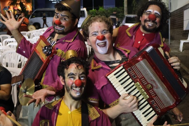 Mostra de Teatro de Rua transforma espaços públicos de Itabira em palcos culturais
