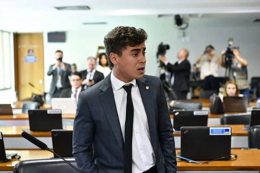 Nikolas  Ferreira pediu ajuda a Vorcaro para liberação de ativo minerário