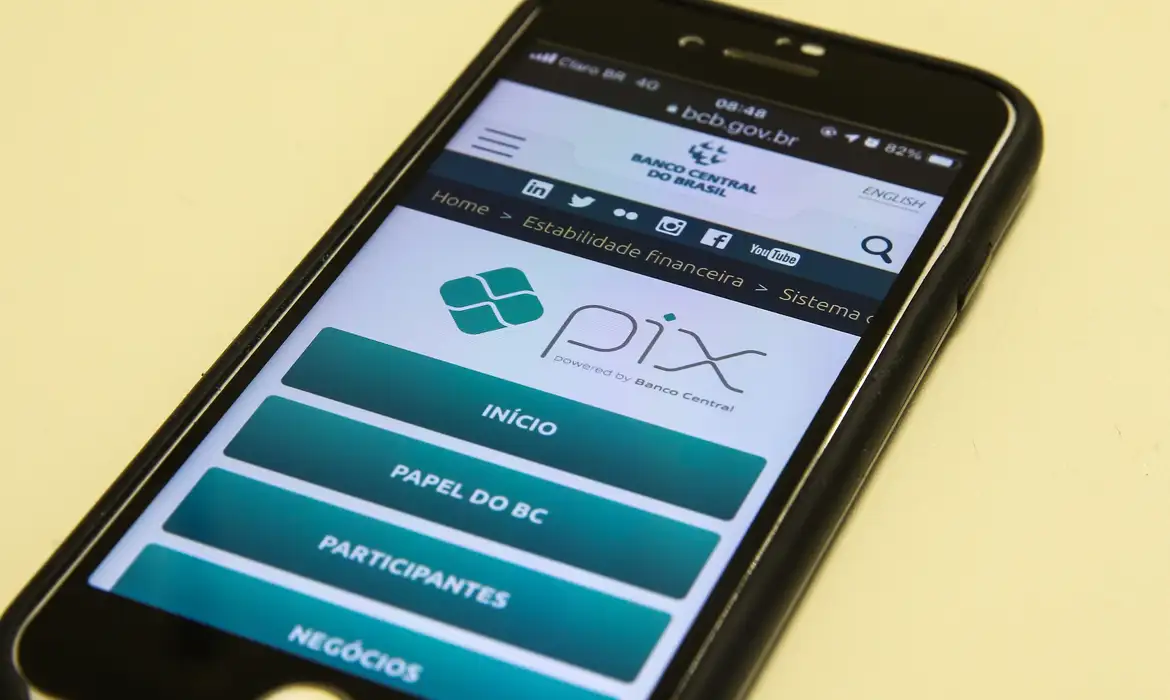 Hacker invade celular de empresário e limpa R$ 50 mil via Pix, mas Justiça responsabiliza o banco e manda restituir o valor