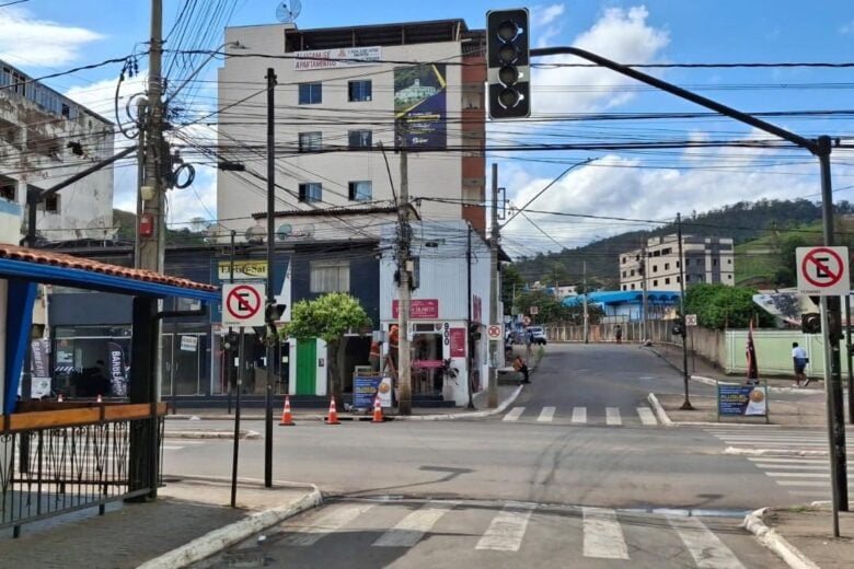 João Monlevade: semáforo do cruzamento da Wilson Alvarenga com Duque de Caxias volta a funcionar após manutenção técnica