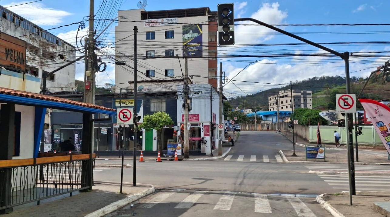 João Monlevade: semáforo do cruzamento da Wilson Alvarenga com Duque de Caxias volta a funcionar após manutenção técnica