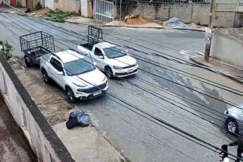 Câmera flagra atropelamento de filhote de cachorro no bairro Fênix, em Itabira