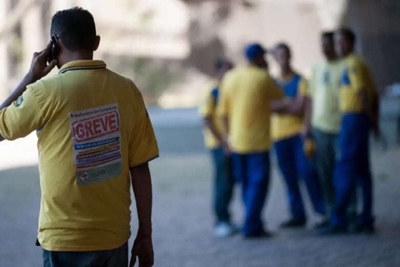 Trabalhadores dos Correios estão em greve por tempo indeterminado