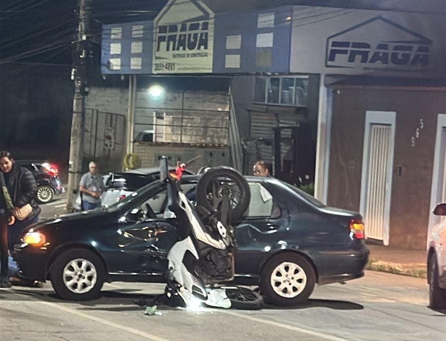 Motociclista fica ferida após colisão com carro no bairro Loanda, em João Monlevade